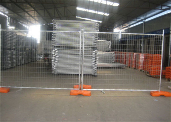 Fixez la clôture provisoire en acier, couleur résistante de panneaux de barrière adaptée aux besoins du client